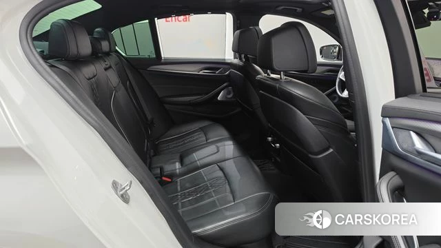 BMW 5 Series (G30) 2019 Белый из Кореи, фото 2