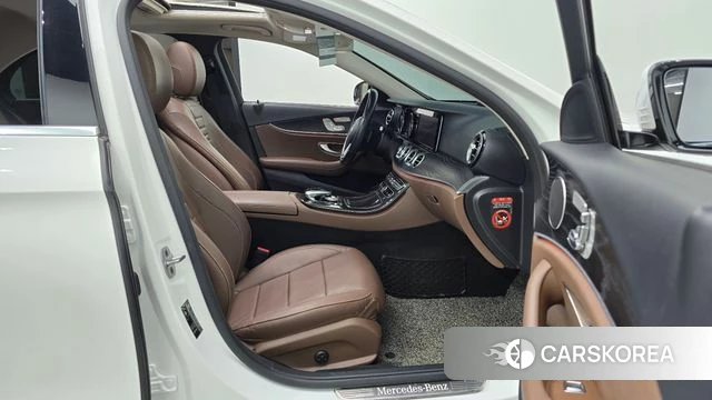 Mercedes-Benz E-Class W213 2018 Белый из Кореи, фото 2