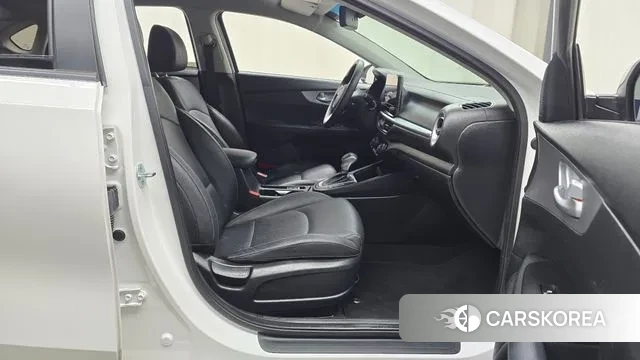 Kia The New K3 2nd generation 2022 Белый из Кореи, фото 2