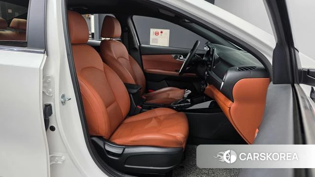 Kia The New K3 2nd generation 2022 Белый из Кореи, фото 2