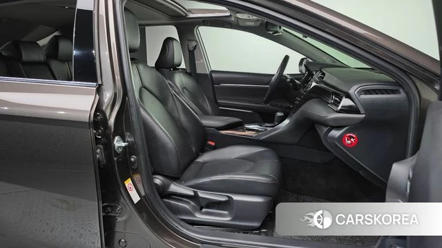 Toyota Camry (XV70) 2018 Цвет тростника из Кореи, фото 2