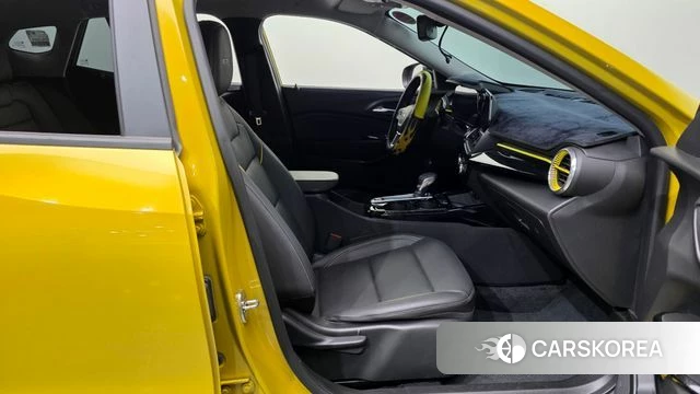 Chevrolet (GM Daewoo) Trax Crossover 2023 Золотой из Кореи, фото 2