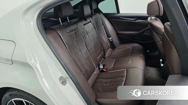 BMW 5 Series (G30) 2021 Белый из Кореи, фото 2