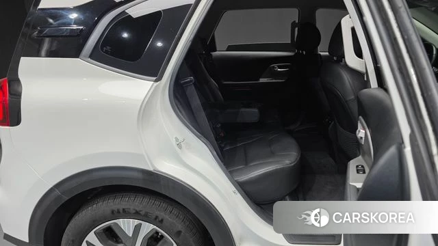 Kia Niro Plus 2023 Белый из Кореи, фото 2