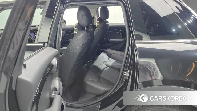 Mini Cooper 2023 Черный из Кореи, фото 2