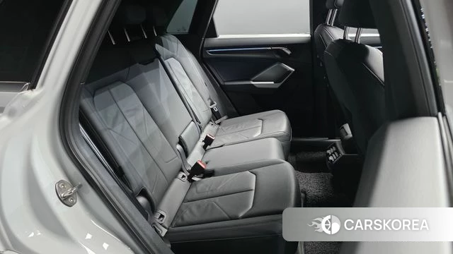 Audi Q3 (F3) 2023 Белый из Кореи, фото 3