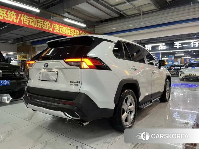 Toyota RAV4 2021 Белый из Китая, фото 2