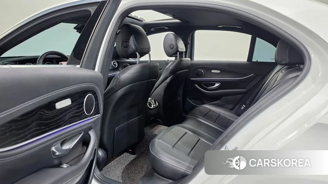 Mercedes-Benz E-Class W213 2020 Белый из Кореи, фото 2