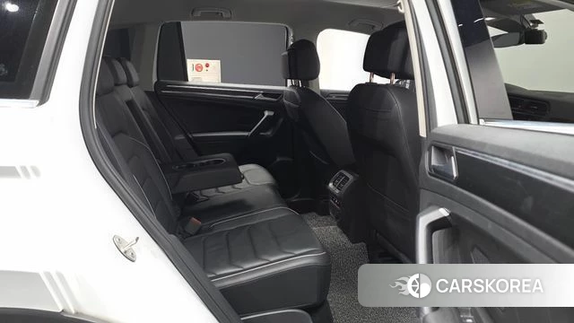 Volkswagen Tiguan second Generation 2023 Белый из Кореи, фото 4