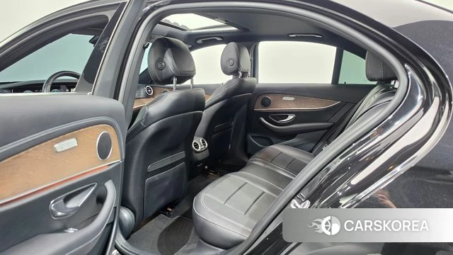 Mercedes-Benz E-Class W213 2021 Черный из Кореи, фото 3