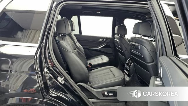 BMW X7 (G07) 2024 Черный из Кореи, фото 3
