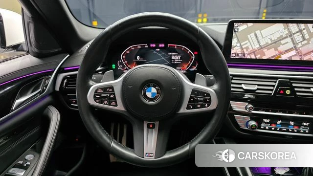 BMW 5 Series (G30) 2023 Белый из Кореи, фото 3