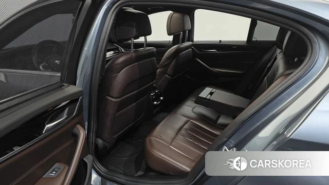 BMW 5 Series (G30) 2019 Серебристо-серый из Кореи, фото 3