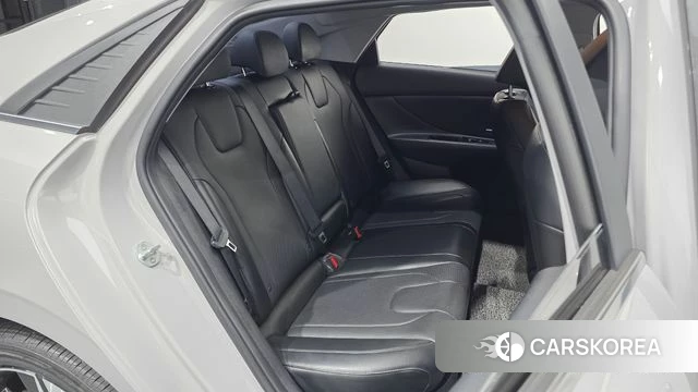 Hyundai Avante (CN7) 2021 Серебристо-серый из Кореи, фото 3
