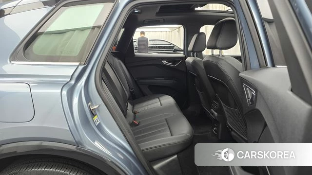 Audi Q4 e-Tron (F4) 2022 Небесно-голубой из Кореи, фото 3
