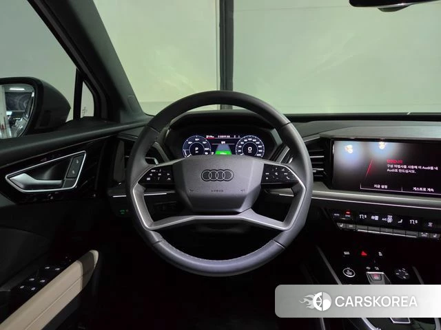 Audi Q4 e-Tron (F4) 2026 Белый из Кореи, фото 3