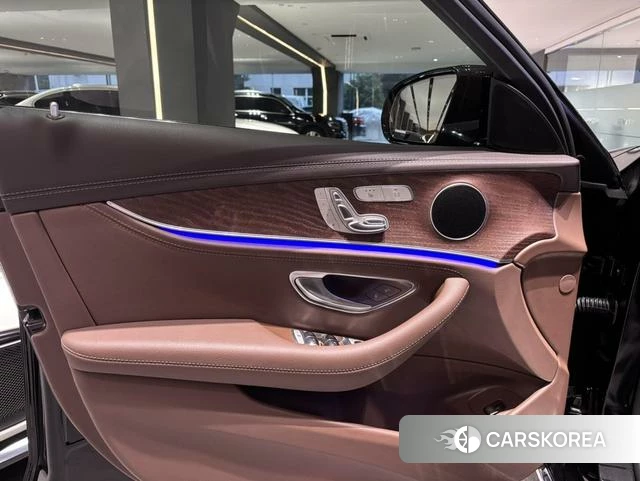 Mercedes-Benz E-Class 2023 Черный из Китая, фото 3