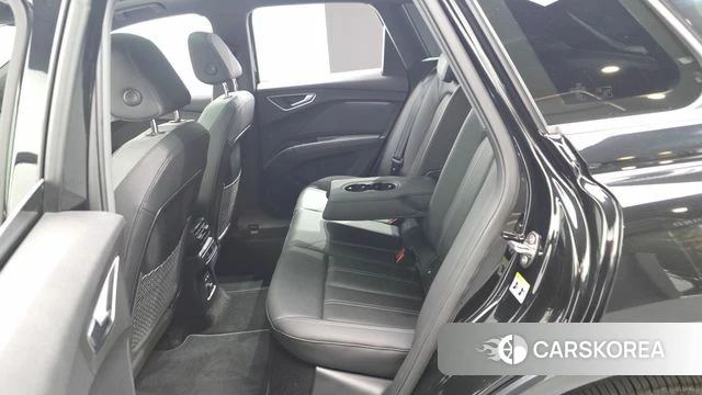 Audi Q4 e-Tron (F4) 2025 Черный из Кореи, фото 3