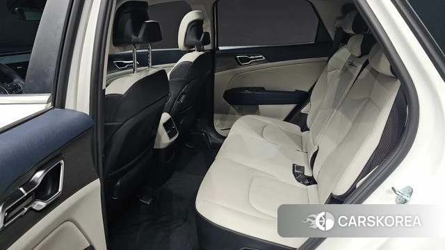 Kia Sportage 5th Generation Hybrid 2023 Белый из Кореи, фото 3