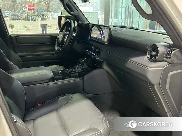 Toyota Land Cruiser 2025 Белый из Китая, фото 3