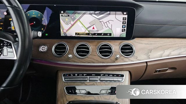 Mercedes-Benz E-Class W213 2021 Белый из Кореи, фото 3