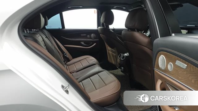 Mercedes-Benz E-Class W213 2023 Белый из Кореи, фото 3