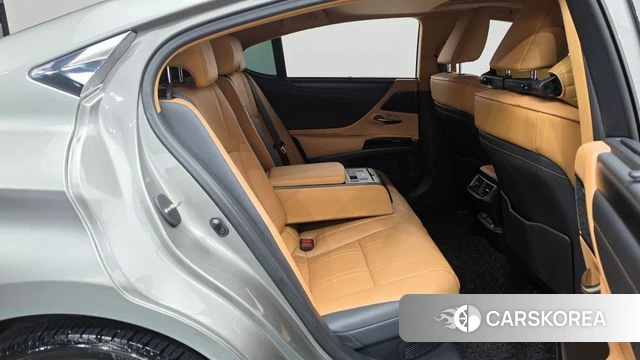 Lexus ES300h 7th generation 2023 Песочный из Кореи, фото 3