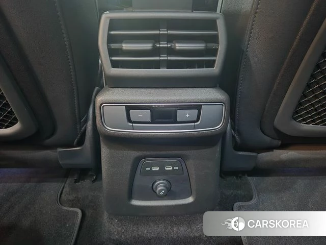 Audi Q4 e-Tron (F4) 2026 Небесно-голубой из Кореи, фото 3