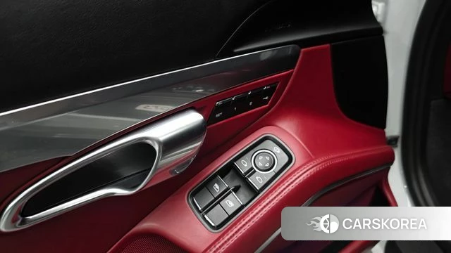Porsche 718 Boxster 2018 Серебристо-серый из Кореи, фото 3
