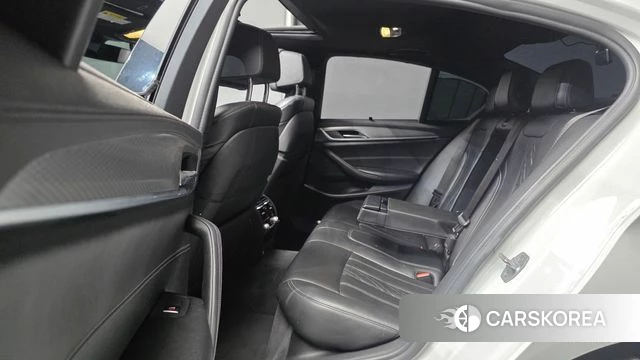 BMW 5 Series (G30) 2018 Белый из Кореи, фото 3