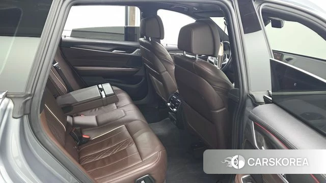 BMW 6 Series GT (G32) 2023 Серебристо-серый из Кореи, фото 3