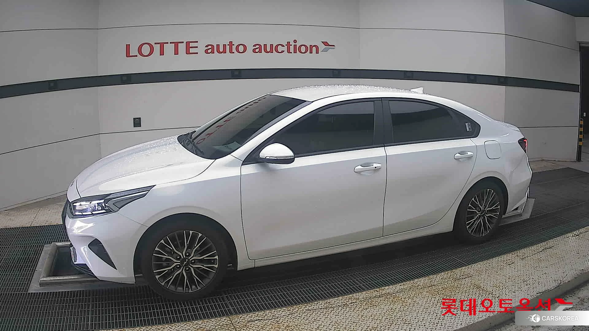 Kia K3 2023 Snow White Pearl (optional) из Кореи, фото 3
