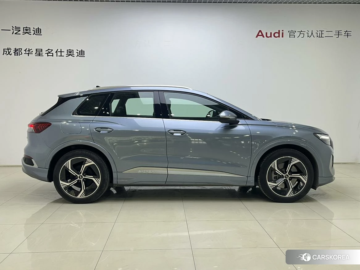 Audi Q4 2023 Серебристо-серый из Китая, фото 3