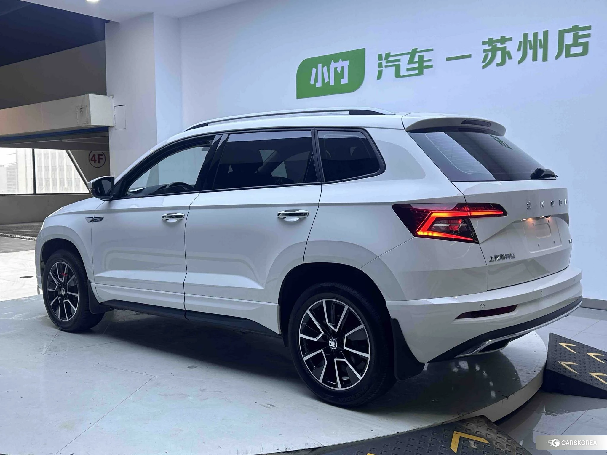 Skoda Karoq 2022 Белый из Китая, фото 3