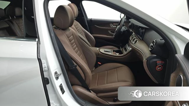 Mercedes-Benz E-Class W213 2023 Белый из Кореи, фото 3