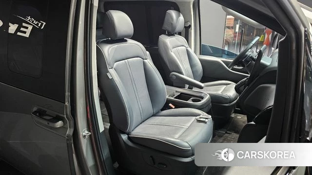 Hyundai Staria 2023 Серебристо-серый из Кореи, фото 3