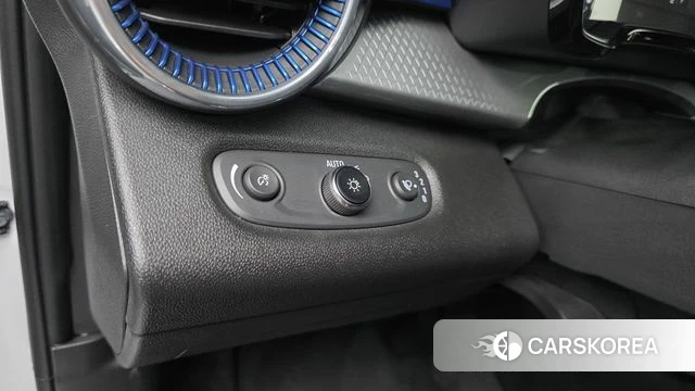 Chevrolet (GM Daewoo) Trax Crossover 2023 Белый из Кореи, фото 3