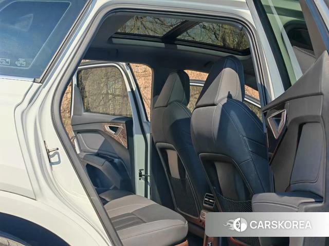 Audi Q4 2023 Белый из Китая, фото 3