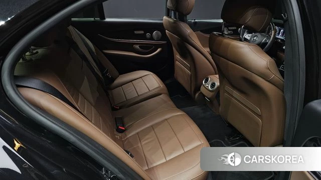 Mercedes-Benz E-Class W213 2018 Черный из Кореи, фото 3