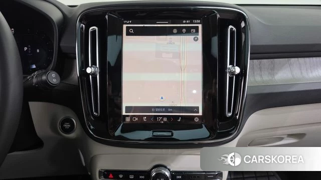 Volvo XC40 2022 Белый из Кореи, фото 3