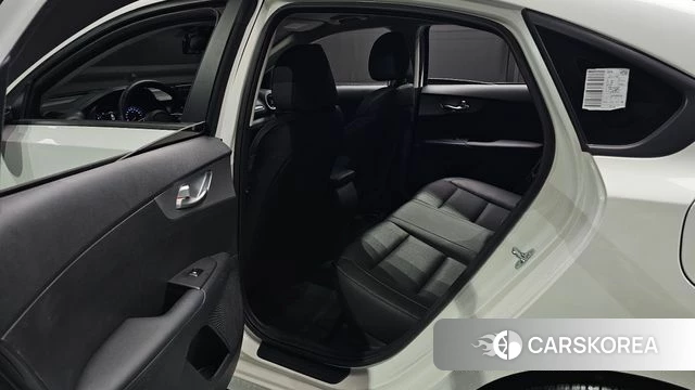 Kia The New K3 2nd generation 2023 Белый из Кореи, фото 3
