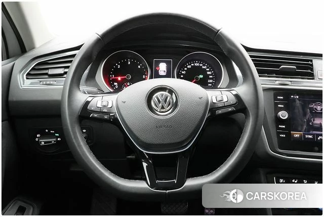 Volkswagen Tiguan second Generation 2018 Белый из Кореи, фото 3