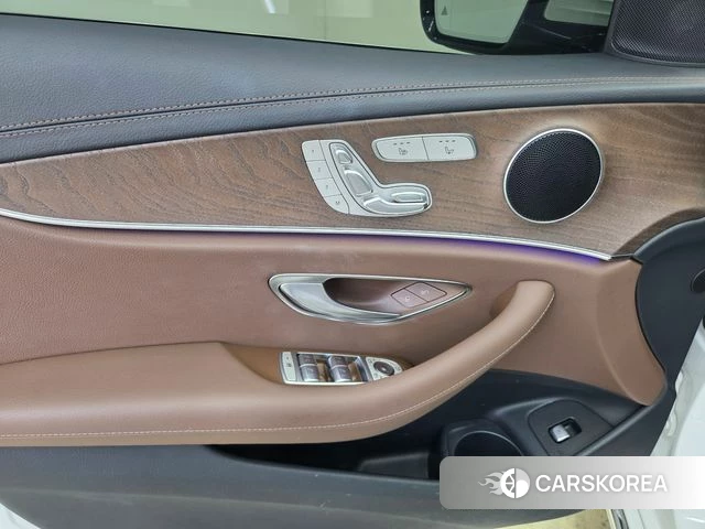 Mercedes-Benz E-Class W213 2022 Жемчужный цвет из Кореи, фото 3
