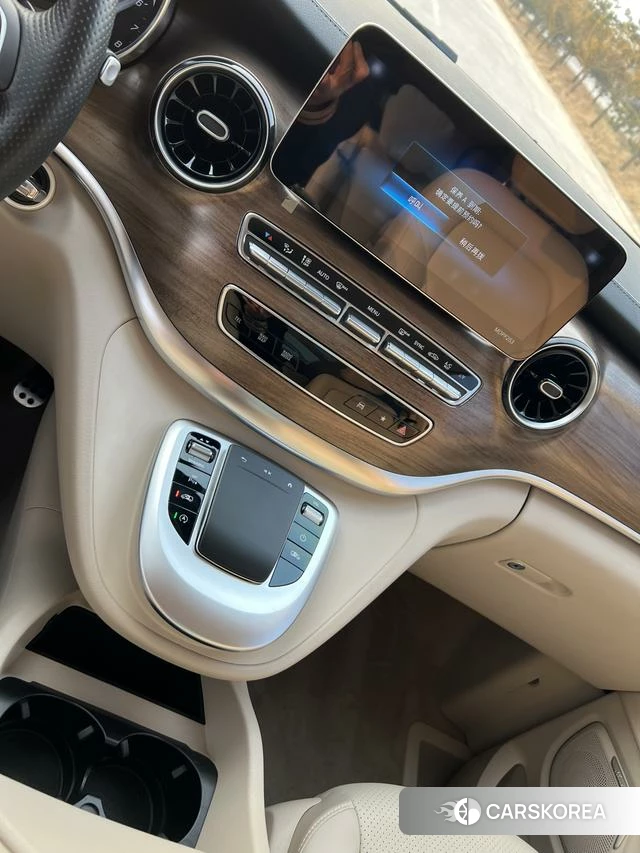 Mercedes-Benz V-Class 2022 Серебристо-серый из Китая, фото 3