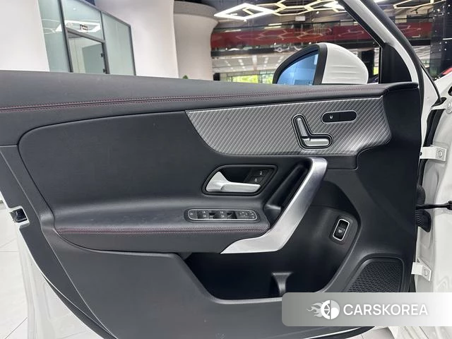 Mercedes-Benz A-Class 2025 Белый из Китая, фото 3