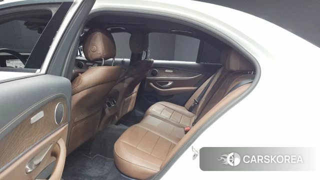 Mercedes-Benz E-Class W213 2021 Белый из Кореи, фото 3