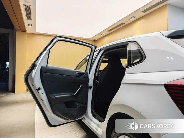 Volkswagen Polo 2023 Белый из Китая, фото 3