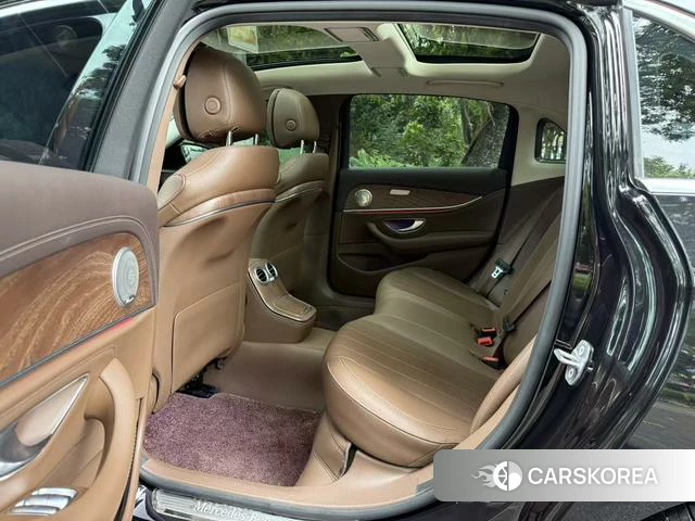 Mercedes-Benz E-Class 2022 Черный из Китая, фото 3