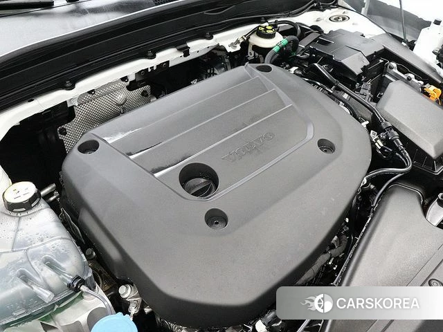 Volvo XC40 2024 Белый из Кореи, фото 3