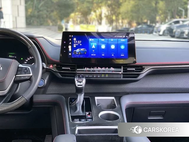 Toyota Sienna 2023 Белый из Китая, фото 3